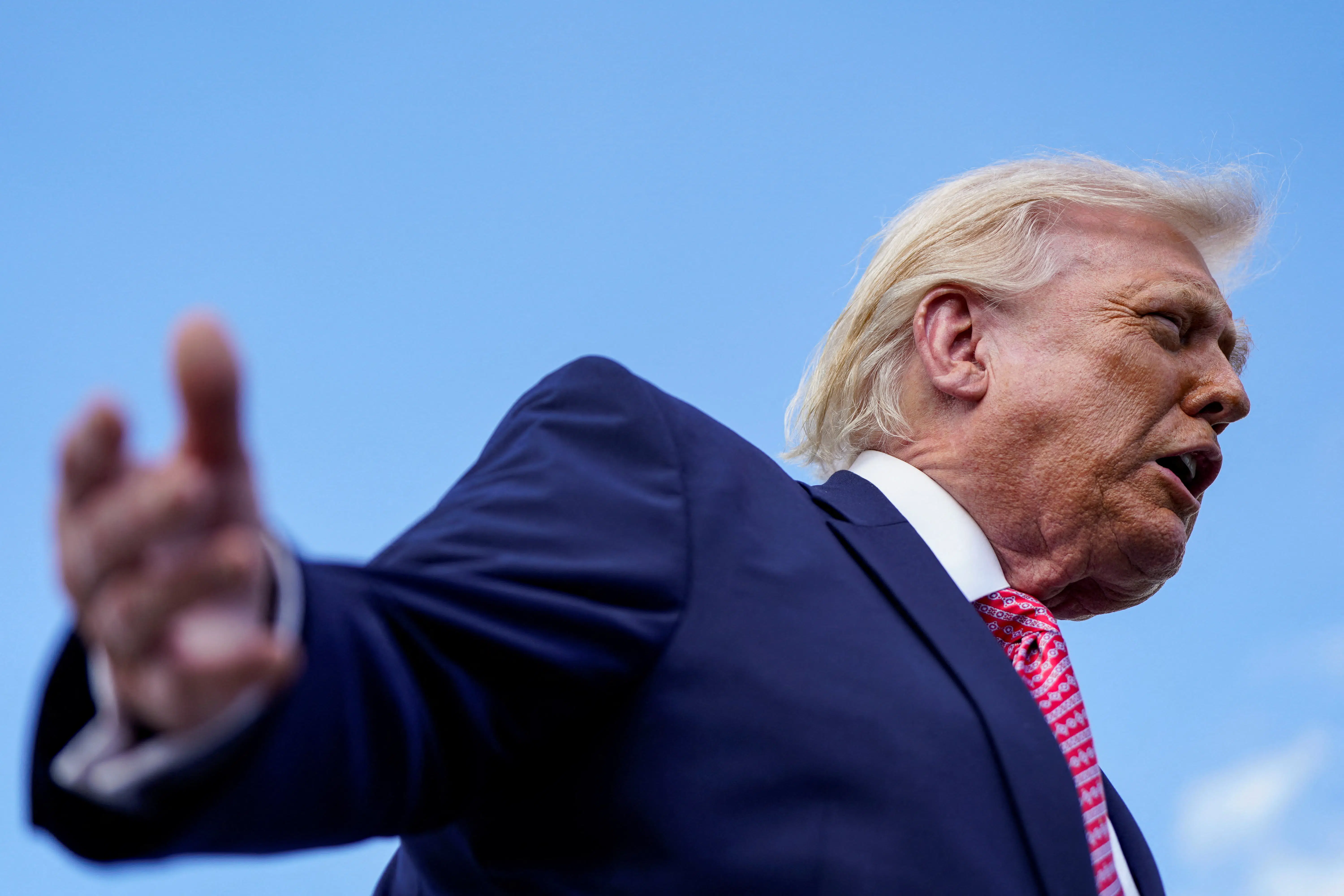 »NO MORE MR. NICE GUY,« skrev Trump. Få timer senere angreb USA iransk skib