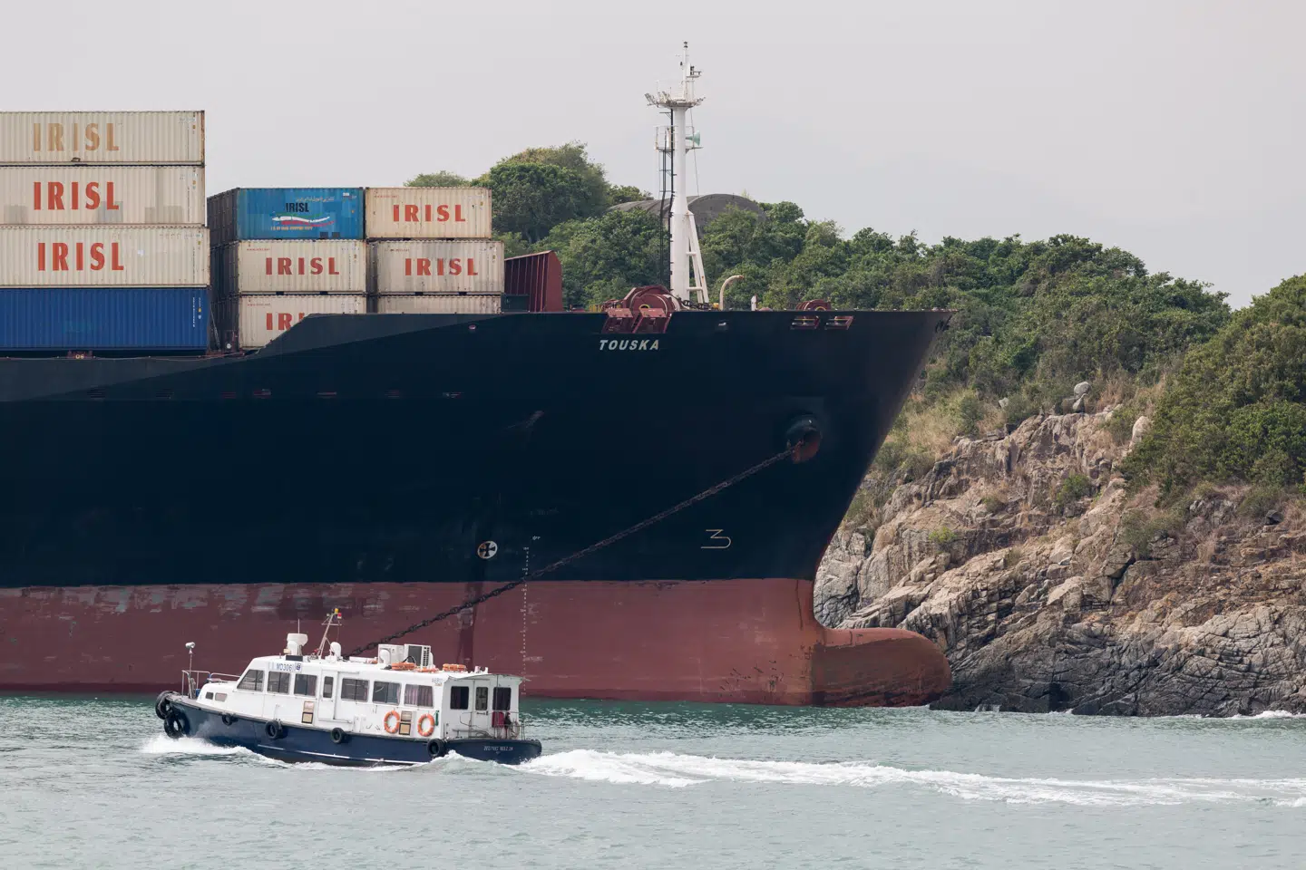 Her ses Touska tilbage i 2017, hvor skibet gik på grund ved en lille ø ved Hong Kong. Søndag er det blevet angrebet af USA i Hormuzstrædet.