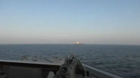 Se det her: Deler video fra angreb på omtalt fragtskib