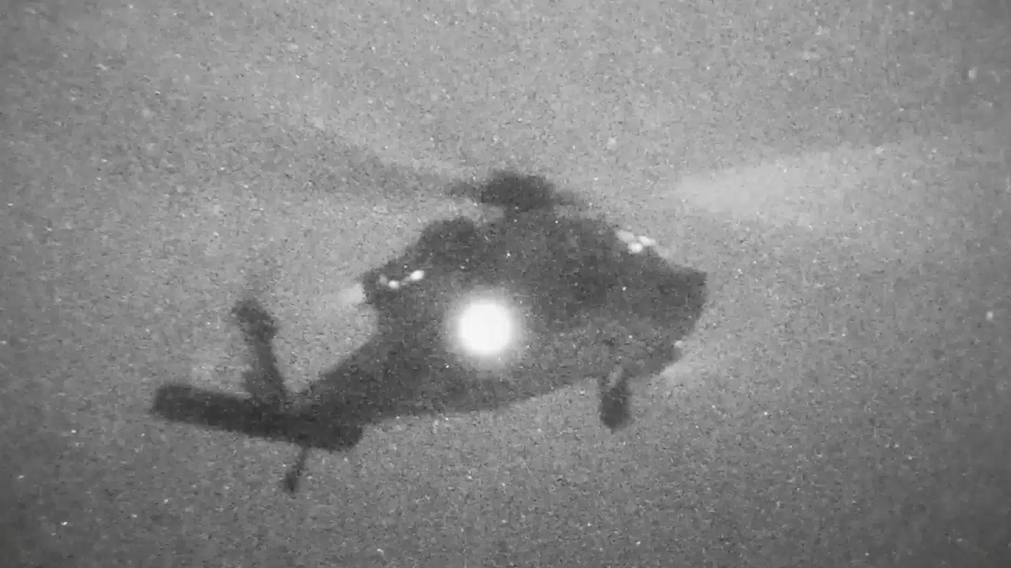 Her ses et billede fra det amerikanske militærs aktion mod det iranske fragtskib 'Touska' søndag.