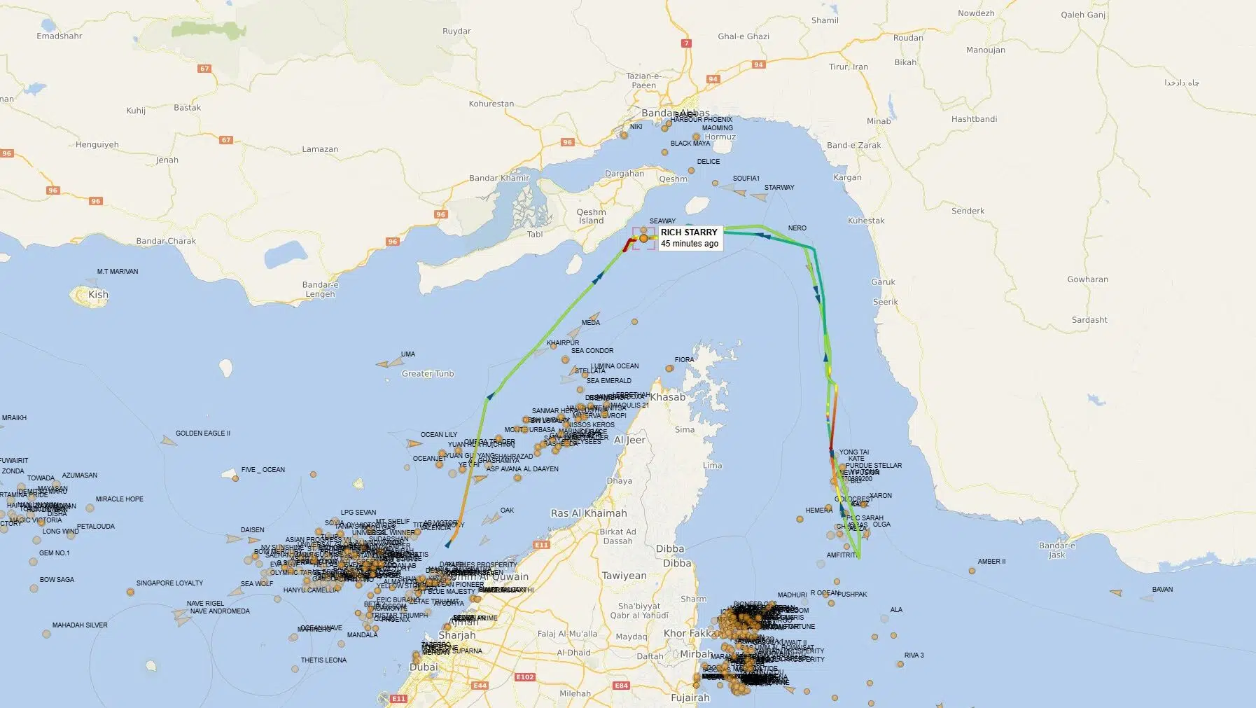 Fortsat kaos i Hormuzstrædet: Ét skib viser situationen med al tydelig