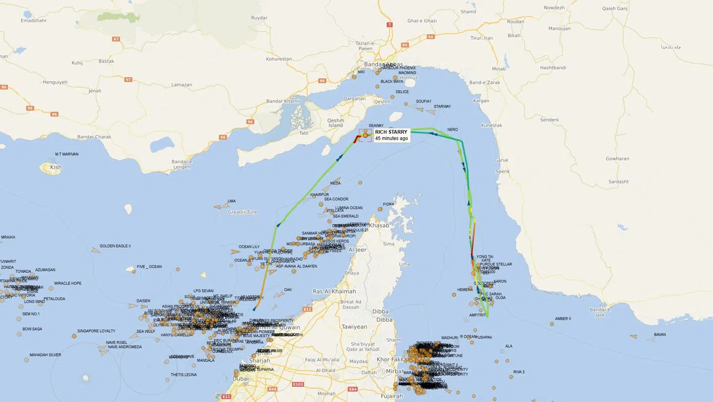 Rich Starrys kurs gennem Hormusztrædet i sidste. Først ud og så tilbage. Og nu ligger det stille syd for Iran, hvor det har været i en række dage.
