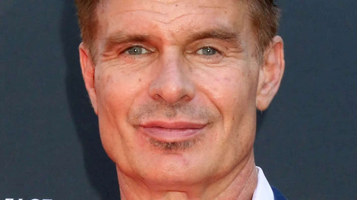 Her ses Patrick Muldoon den 8. marts under 'Saturn Awards' i Los Angeles.