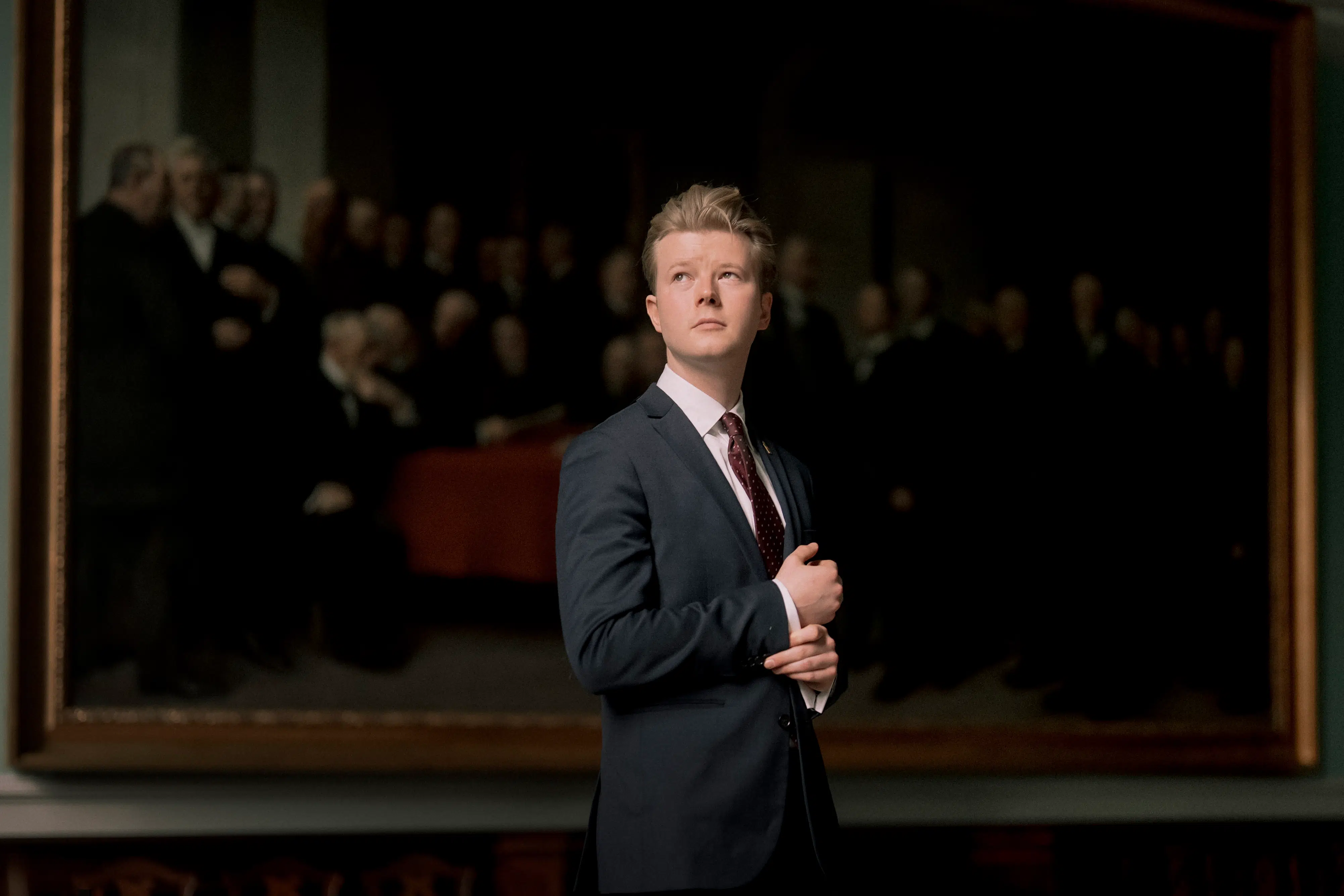 Nyvalgt politiker langer ud efter kendt forfatter