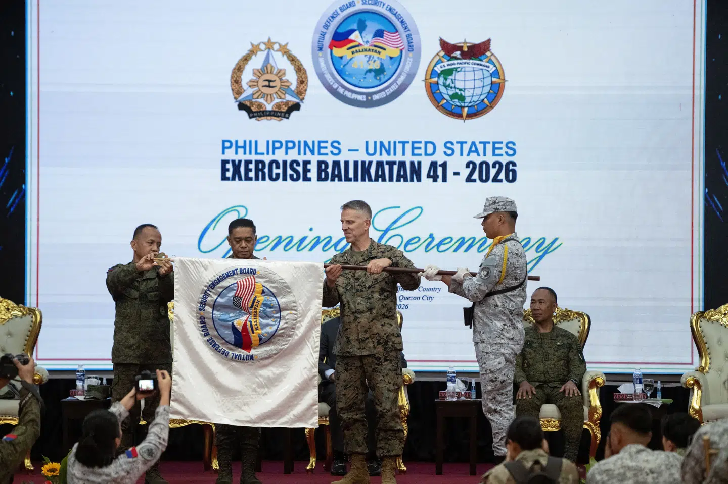 USA og Filippinerne holder åbningsceremoni ved fælles militærøvelser.
