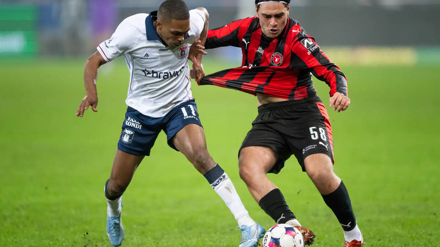 Gift Links (tv.) og Aral Simsir.