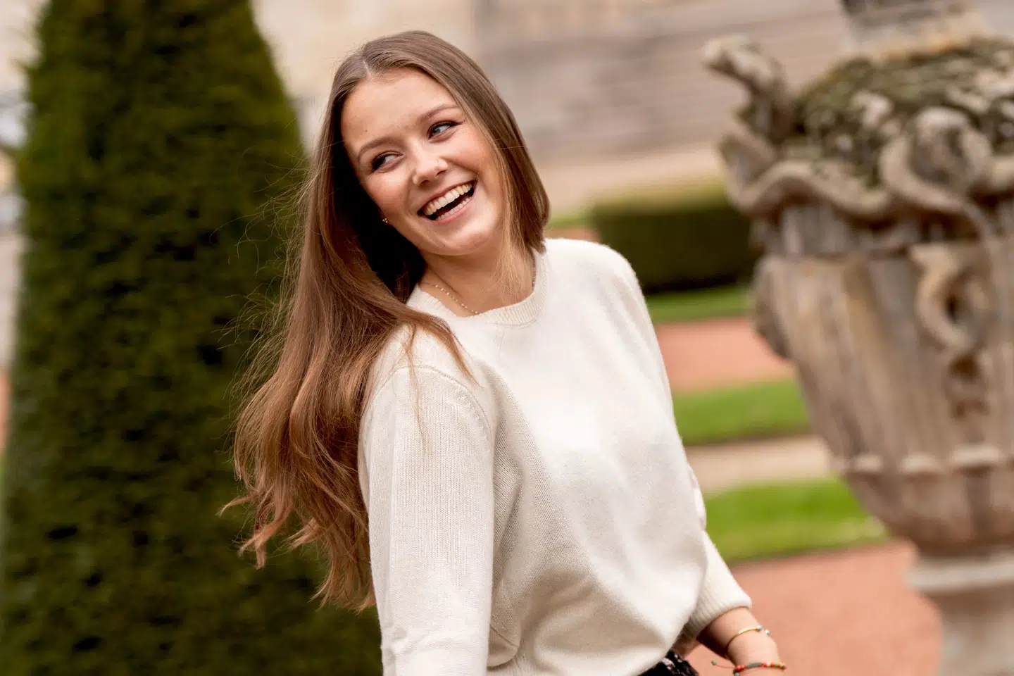 Op til sin 19-års fødselsdag har prinsesse Isabella fået taget nye billeder på Amalienborg.