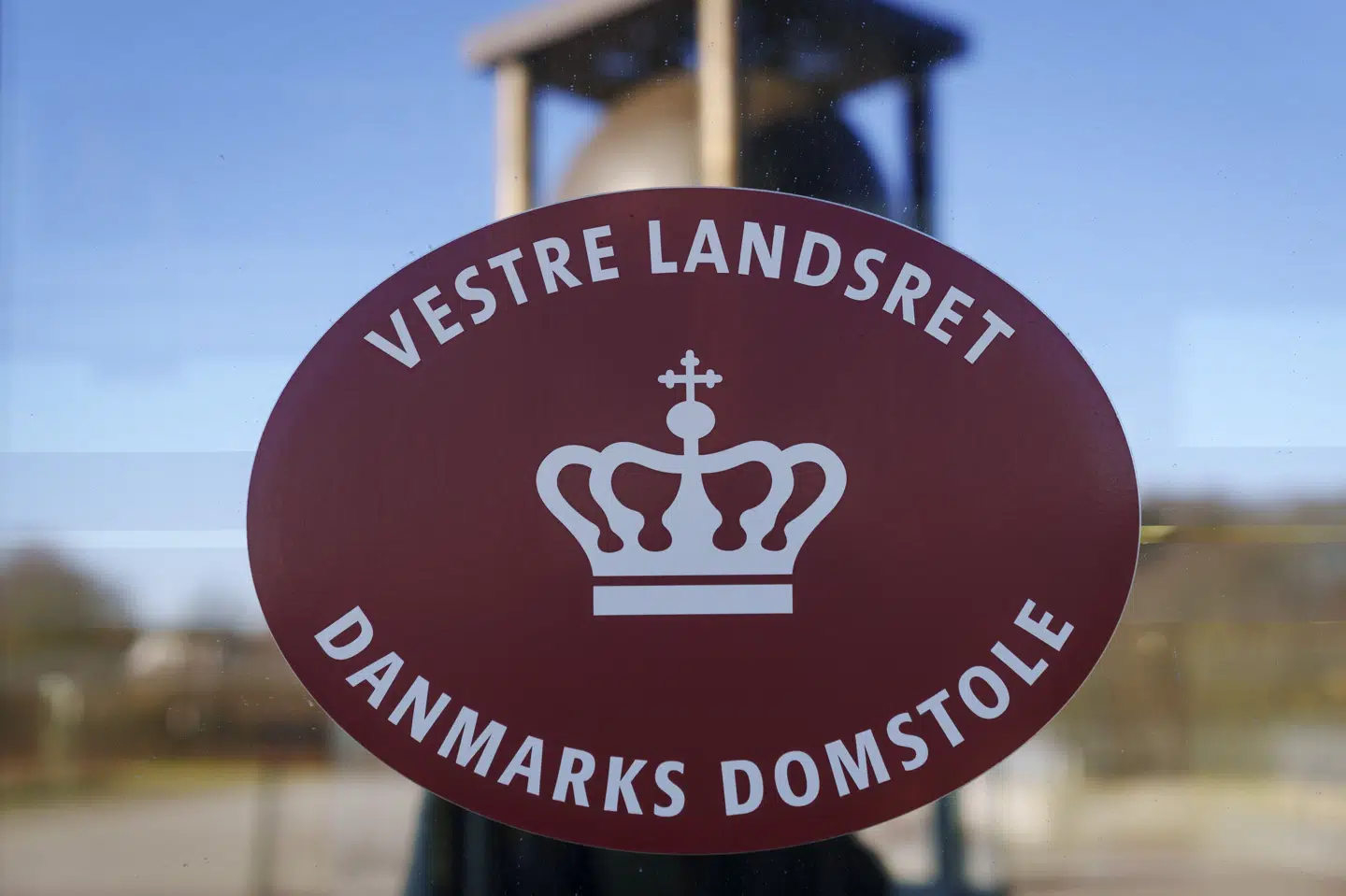 En domsmand faldt om i Vestre Landsrets afdeling i Aalborg, der tirsdag behandler en ankesag mod en drabsdømt 20-årig mand. (Arkivfoto).