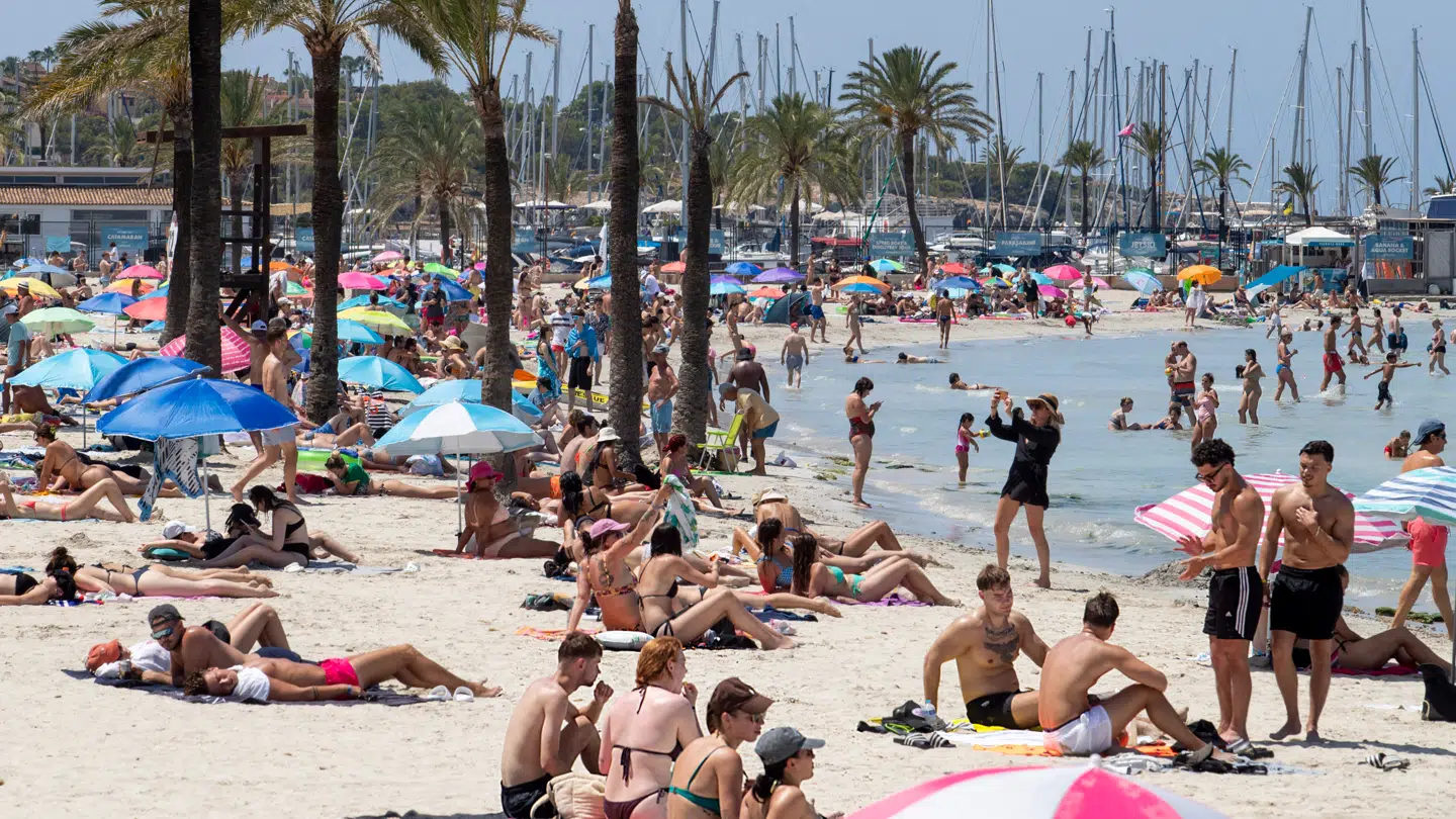 Her ses en strand på den spanske ferieø Mallorca.