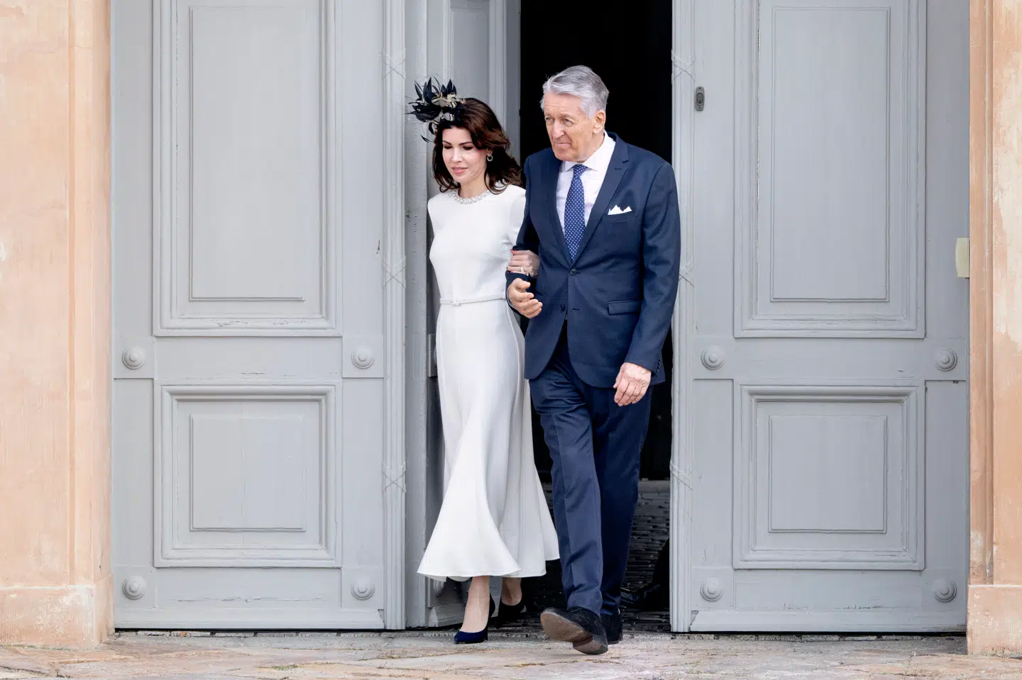 Den 51-årige advokat, baronesse Helle Reedtz-Thott fra Gavnø Slot, deltog med sin mand, baron Otto Reedtz-Thott, i prins Vincent og prinsesse Josephines konfirmation lørdag i Fredensborg Slotskirke.