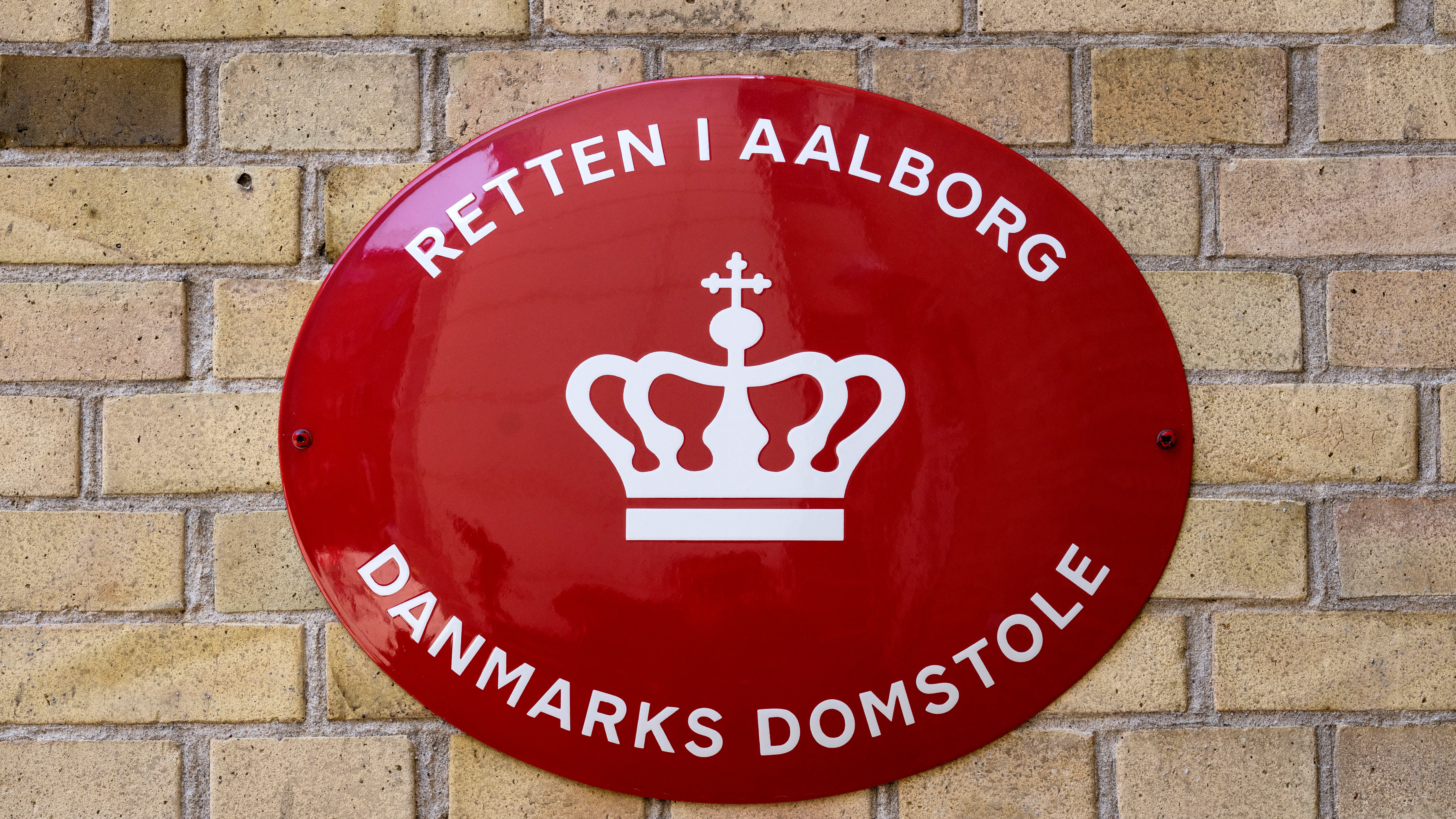 22-årig tiltalt for voldtægter af drenge: 'Jeg finder dig, og så smadrer jeg din familie'