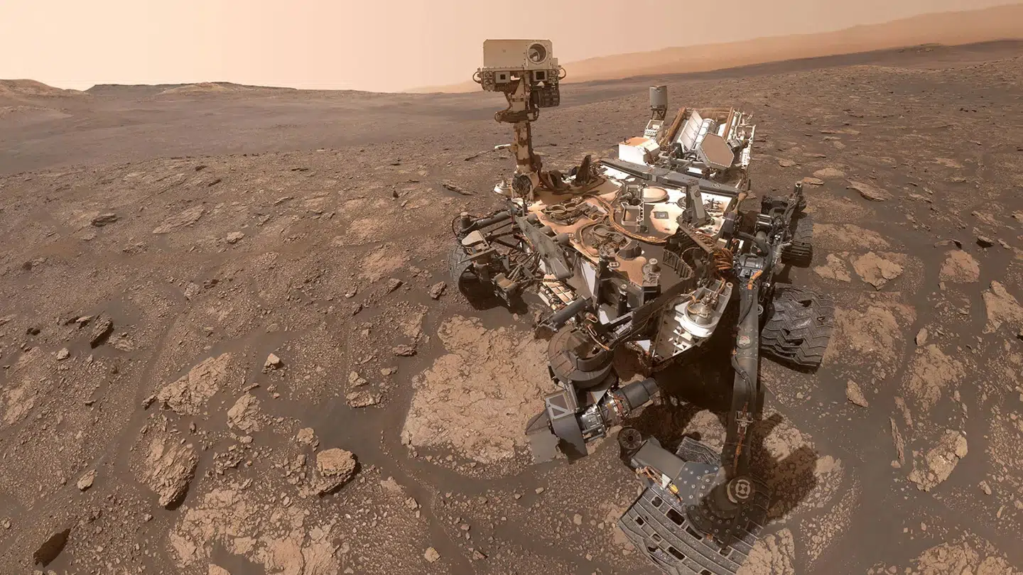 Curiosity-roveren har selv taget denne selfie på Mars og sendt den tilbage til Jorden. Foto: NASA