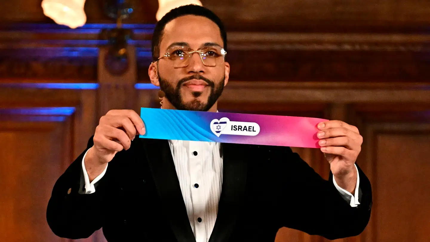 Israel er med i årets Eurovision trods protesterne. Her bliver landet fundet frem i lodtrækningen, hvor deltagerlandene blev fordelt i semifinalerne.