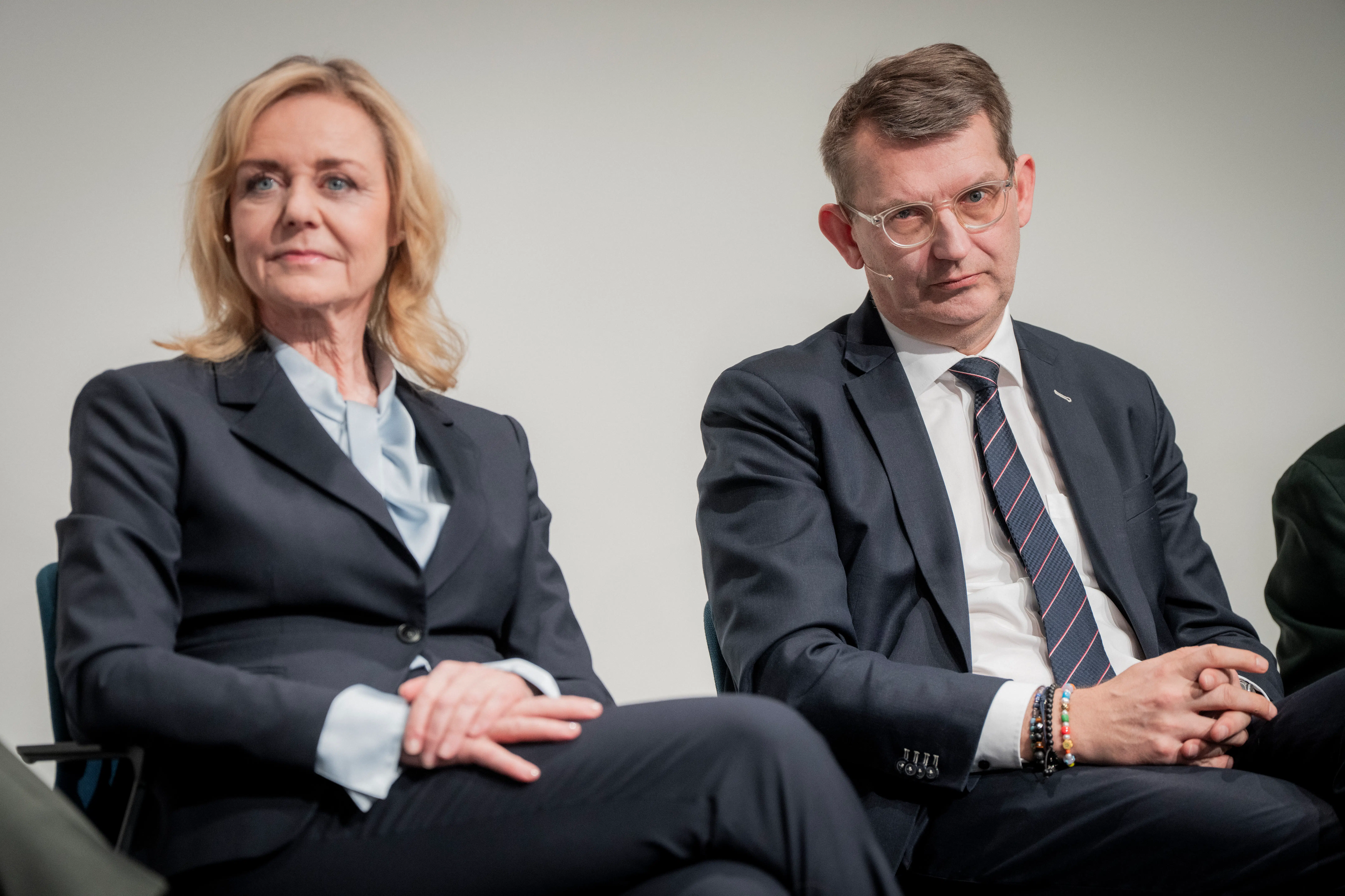 V og K sætter hårdt mod hårdt, siger kommentator: »Det ligner mest af alt et farvel«