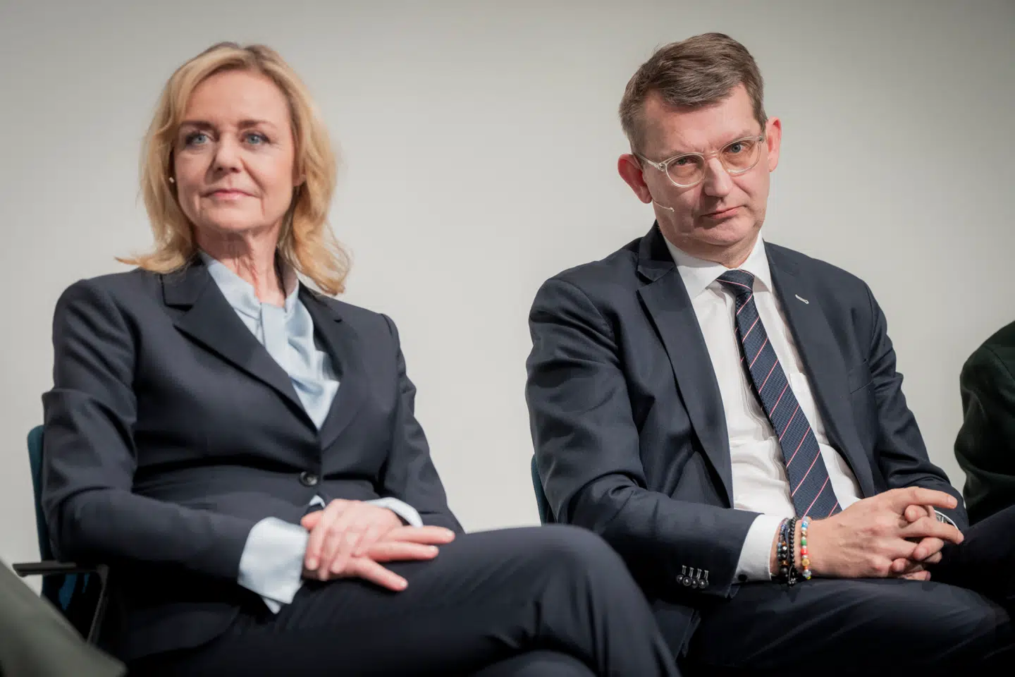 Mona Juul (K) og Troels Lund Poulsen (V) kommer tirsdag med en opsigtsvækkende fælles kritik af Mette Frederiksen (S).