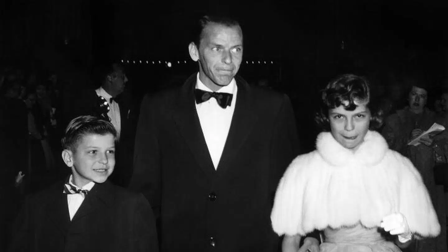 Frank Sinatra med sønnen Frank Sinatra Jr. og hans ældste datter, Nancy Sinatra.