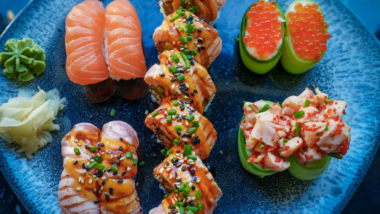 Omkring 100 personer har indberettet madforgiftning. (ARKIVFOTO - ikke den pågældende sushi)