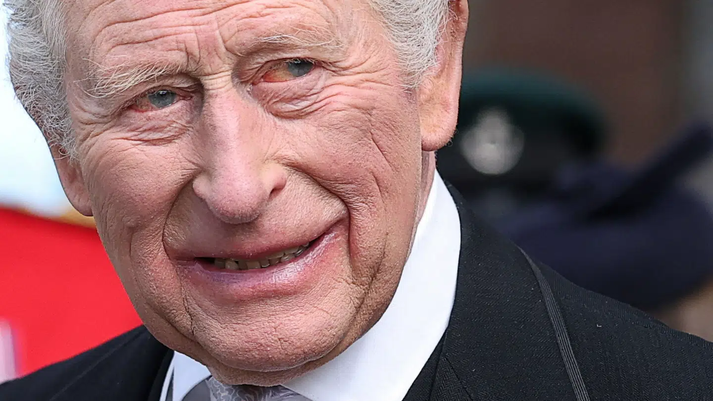 Den britiske kong Charles sender en rørende hilsen til sin afdøde mor.