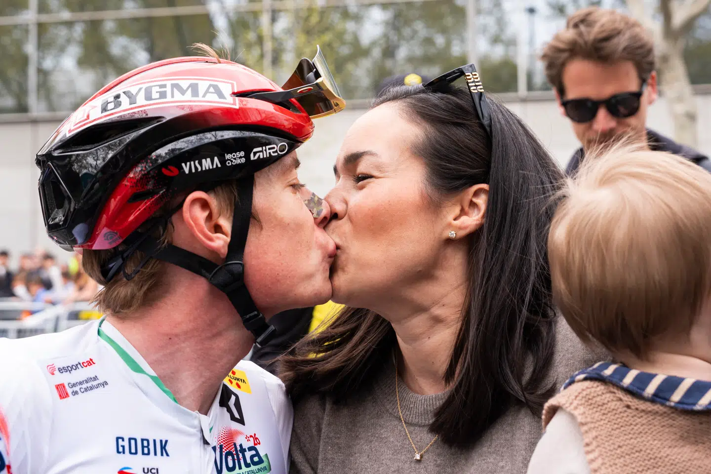 »Der er en pakke, der følger med Vingegaard (tv.) i form af Trine Hansen (th.),« lyder det fra tidligere cykelrytter Michael Rasmussen.