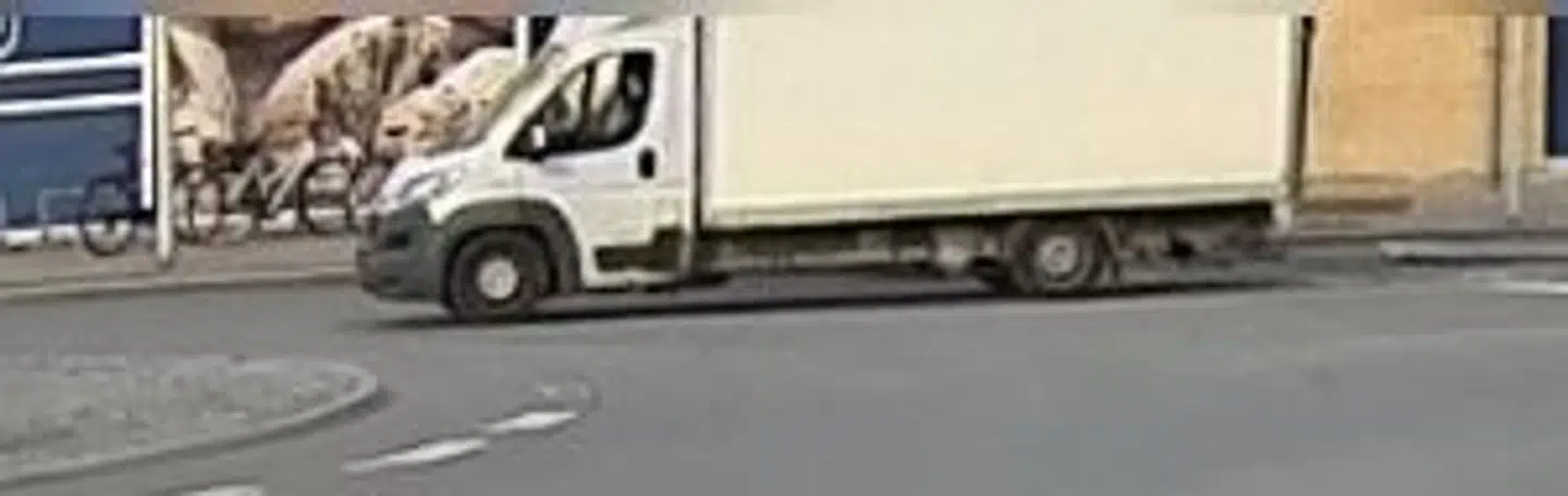 Her ses et billede af den hvide kassevogn.