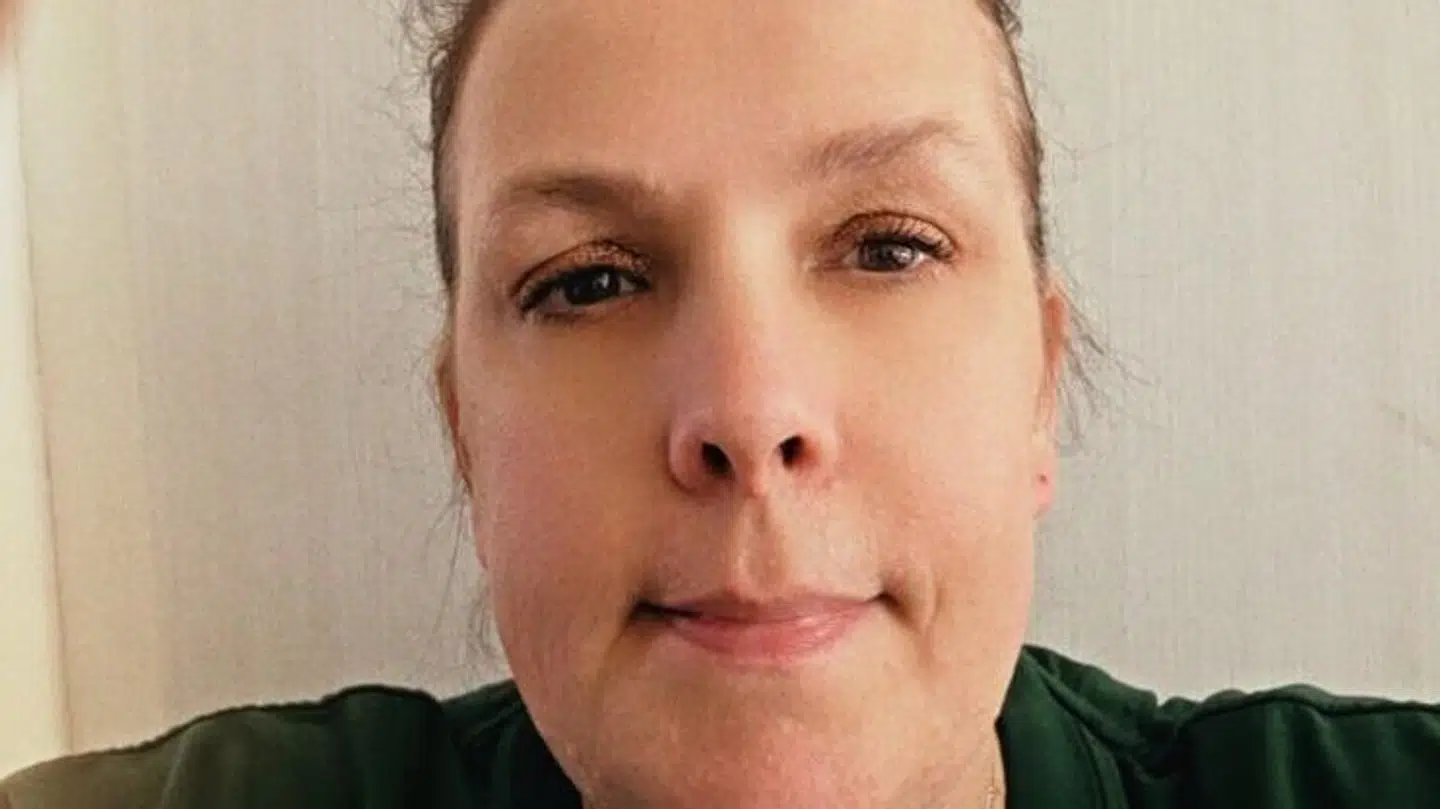 Rengøringsarbejderen Malene Svane Jensen har fået en restgæld på 1 øre.