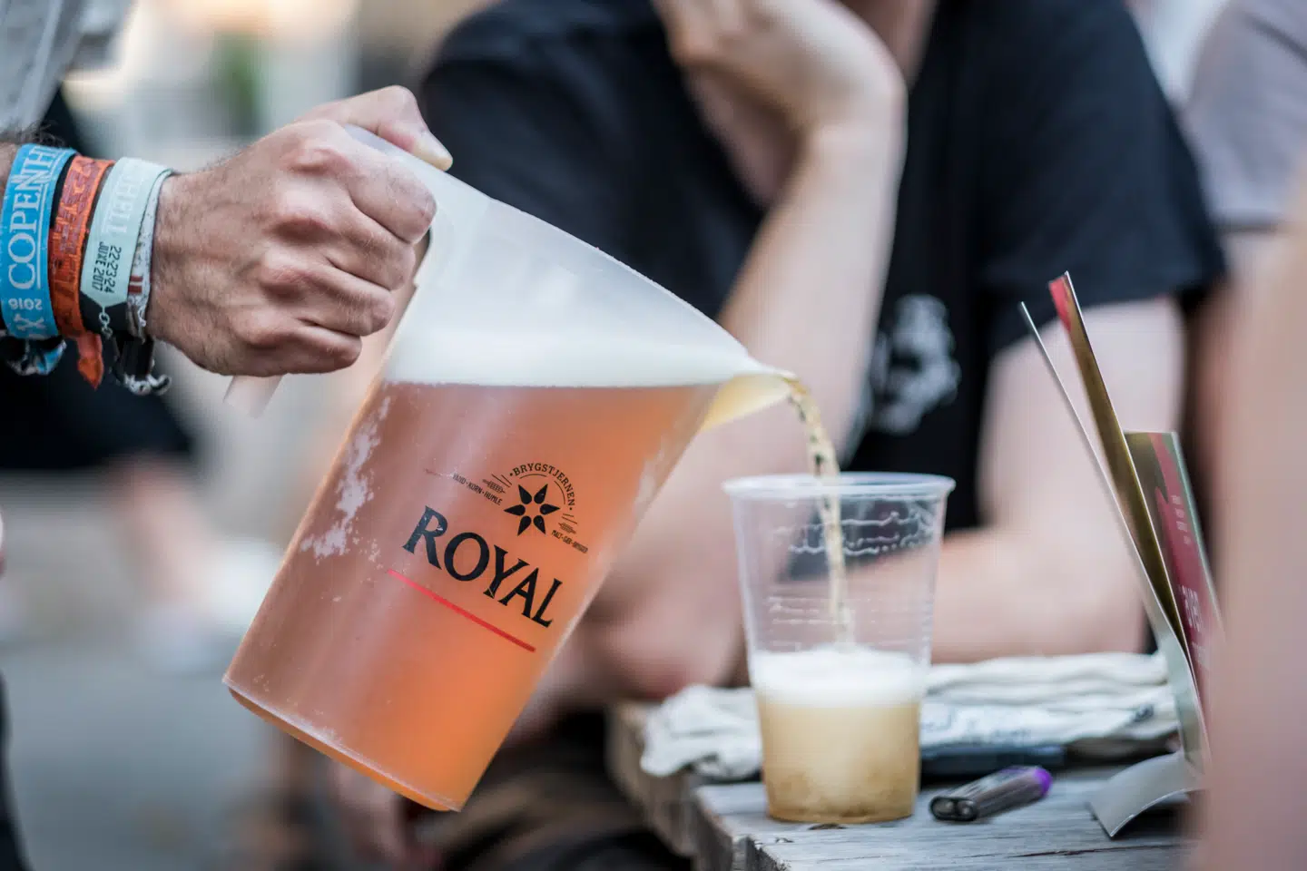 Aktien i landets næststørste bryggevirksomhed Royal Unibrew er onsdag stadig ramt af tømmermænd. De er kommet, efter at virksomheden har mistet licensen til at tappe PepsiCos læskedrikke.