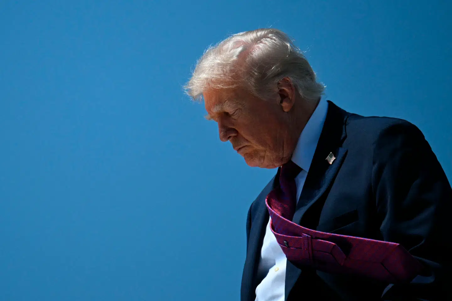 Donald Trump skriver tirsdag aften på Truth Social, at den amerikanske blokade af skibe til og fra iranske havne fortsætter.