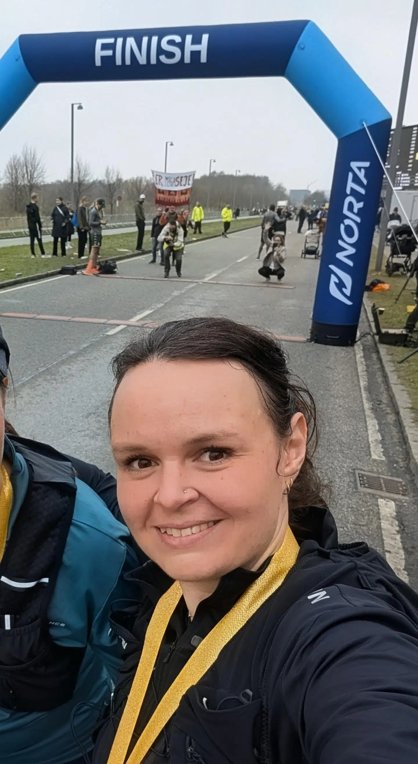 39-årige Sara har forlangt at få sine penge igen efter søndagens udskældte halvmaraton i København, hvor der manglede væske til løberne under og efter løbet.