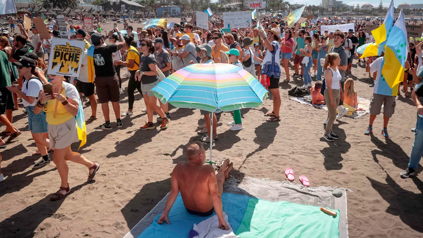 Der har været afholdt flere demonstrationer mod masseturismen på De Kanariske Øer.