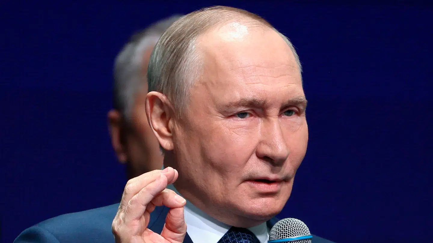 Efter 30 dages indlæggelse på et psykiatrisk hospital kommer russisk blogger med heftig kritik af Putin.