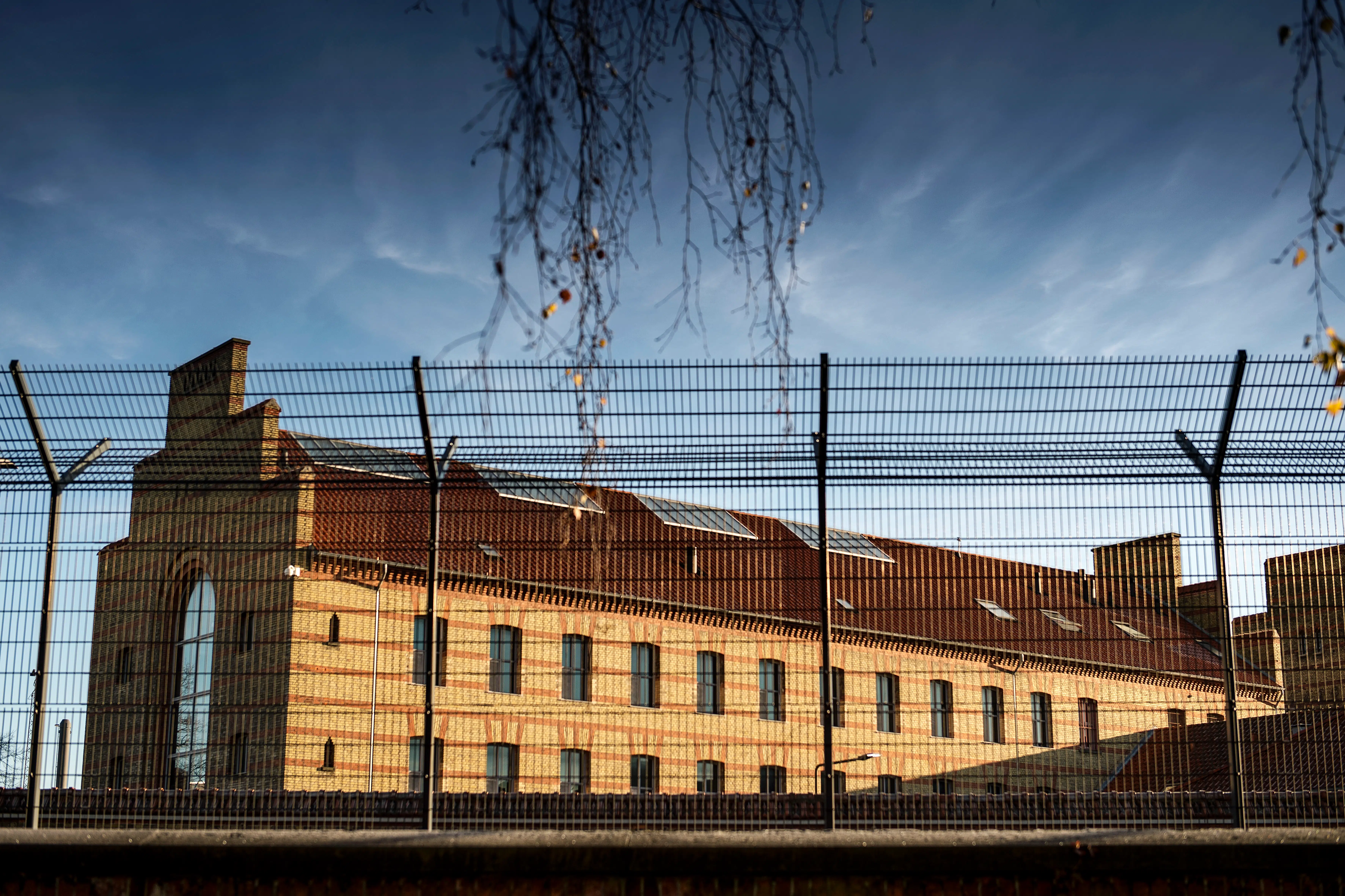 Blå ungdomspartier med fælles opråb: »Byg, byg, byg… flere fængsler«