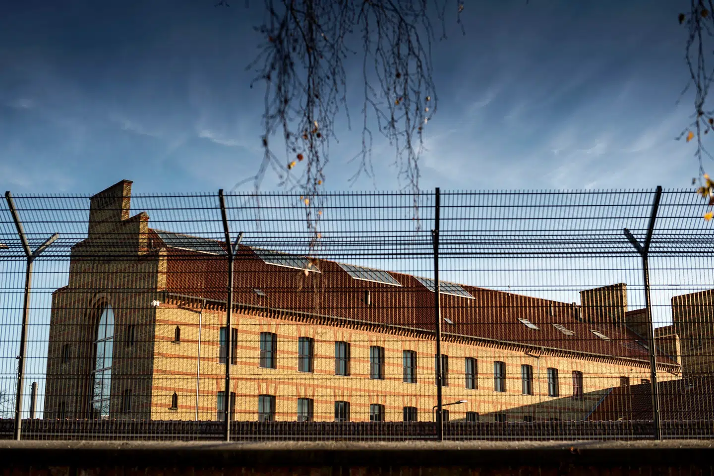 »Uden plads i vores fængsler, så risikerer vi, at vores strafniveau ikke længere afhænger af, hvad der er retfærdigt og moralsk forsvarligt, men i stedet af skiftende regeringers vilje til at prioritere området,« skriver Laurits Monefeldt og Victor Kaus. Foto: Niels Ahlmann Olesen