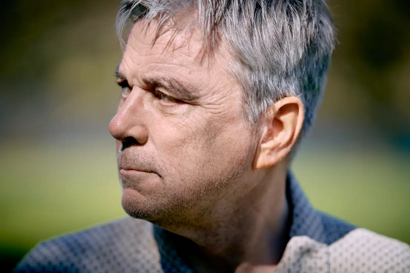 »Det er virkelig svært for mig at se på, hvad der foregår. Jeg synes decideret, at de ansvarlige opfører sig tarveligt. … jeg kan ikke holde det ud,« siger tidligere forhandlingschef Claus Iwersen fra Dansk Journalistforbund om ledelsens strudsespil i kuvertsagen.