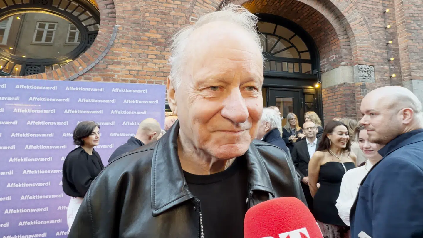 Den svenske skuespiller har kendt Jesper Christensen i mange år.