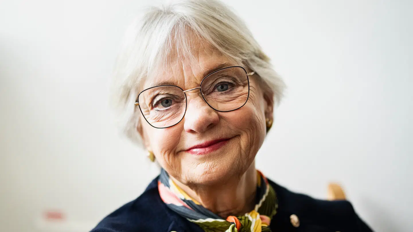 Dansk Folkepartis tidligere formand Pia Kjærsgaard 'Kan slet ikke have' tonen, som hun mener ældre bliver talt til i.