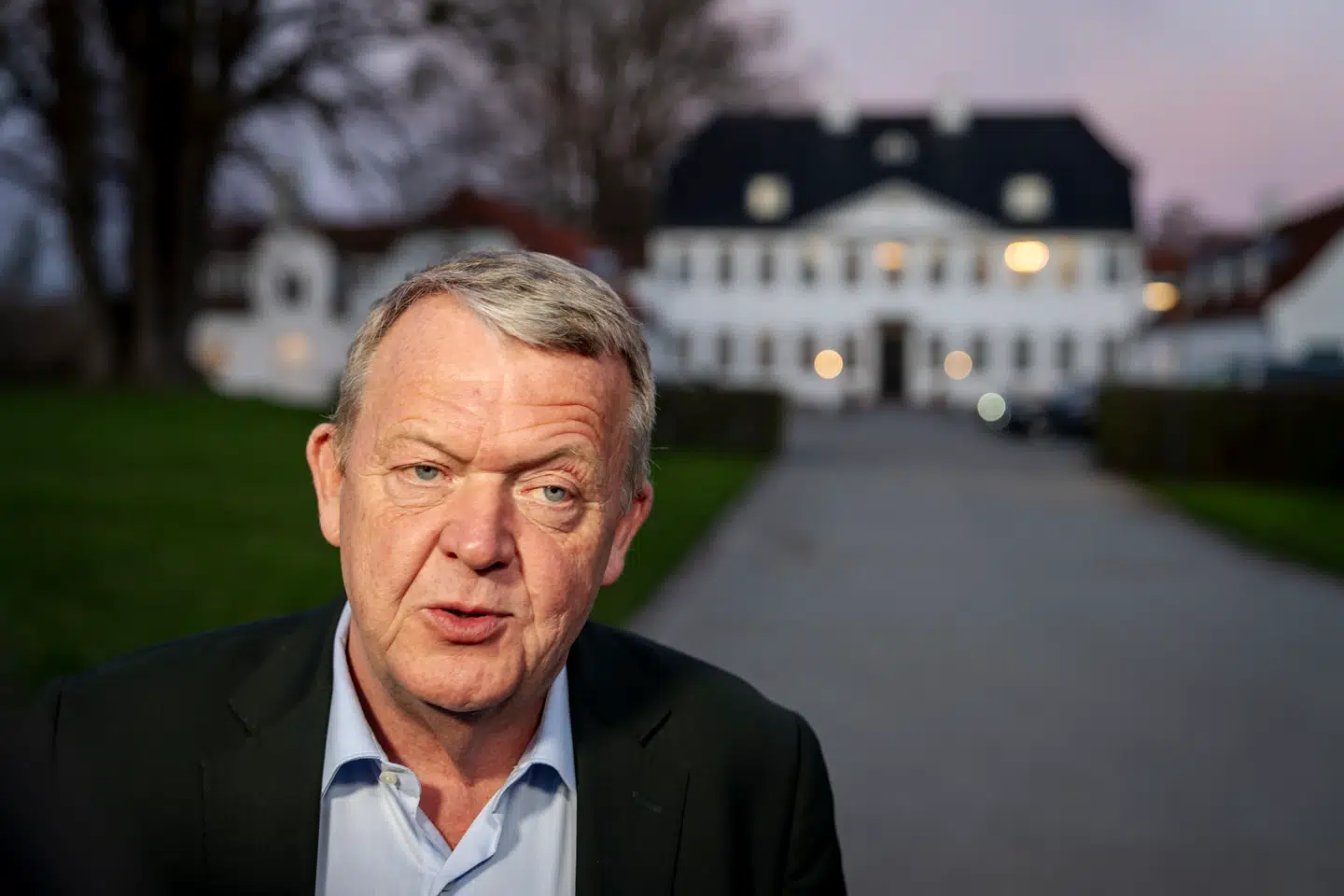 Formanden for Moderaterne, Lars Løkke Rasmussen, er fortsat manden i midten, og han mener, at der er lang vej til en ny regering.