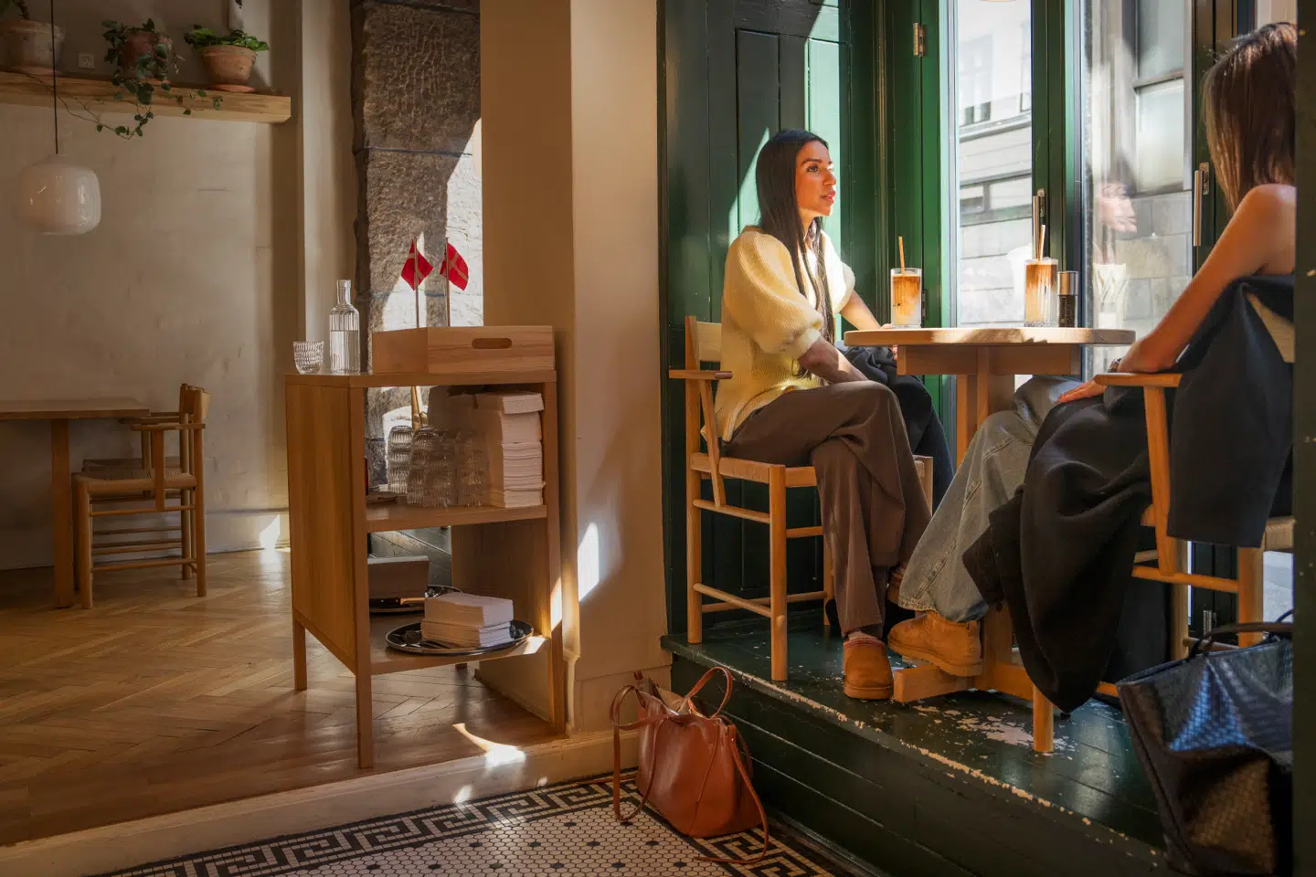 Der er god plads, og man sidder godt på morgenmadsstedet, der også er stærkt populært.