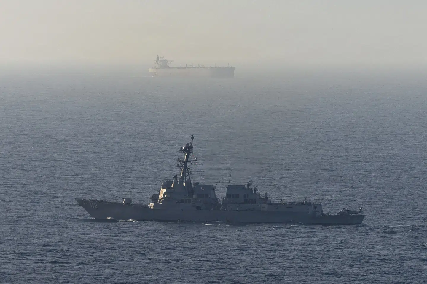 Et amerikansk krigsskib ses tidligere på ugen patruljere i Det Arabiske Hav, som er en del af Det Indiske Ocean.