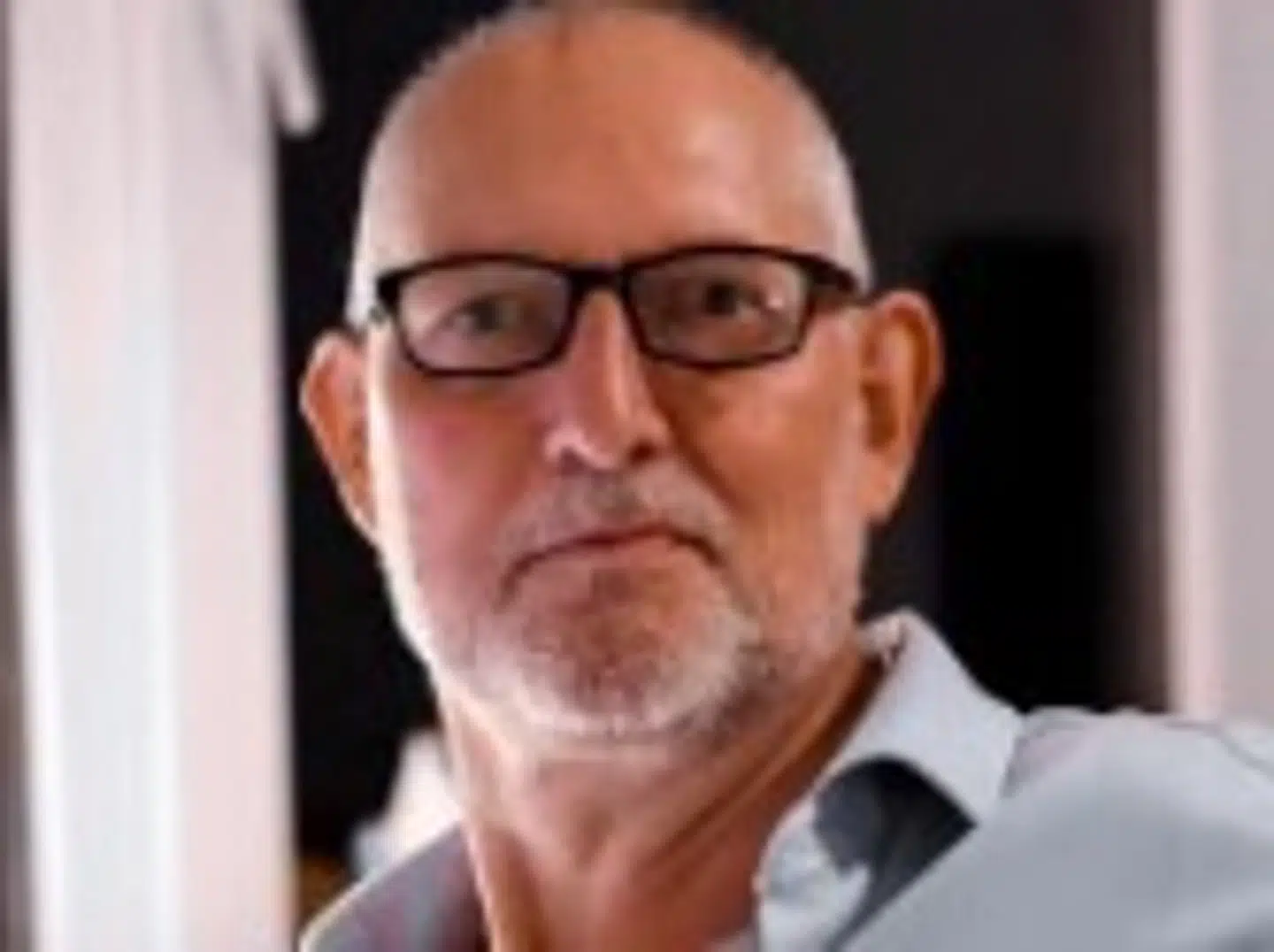 Politiet efterlyser en 63-årig mand, som sidst blev set ved Esbjerg Hospital.