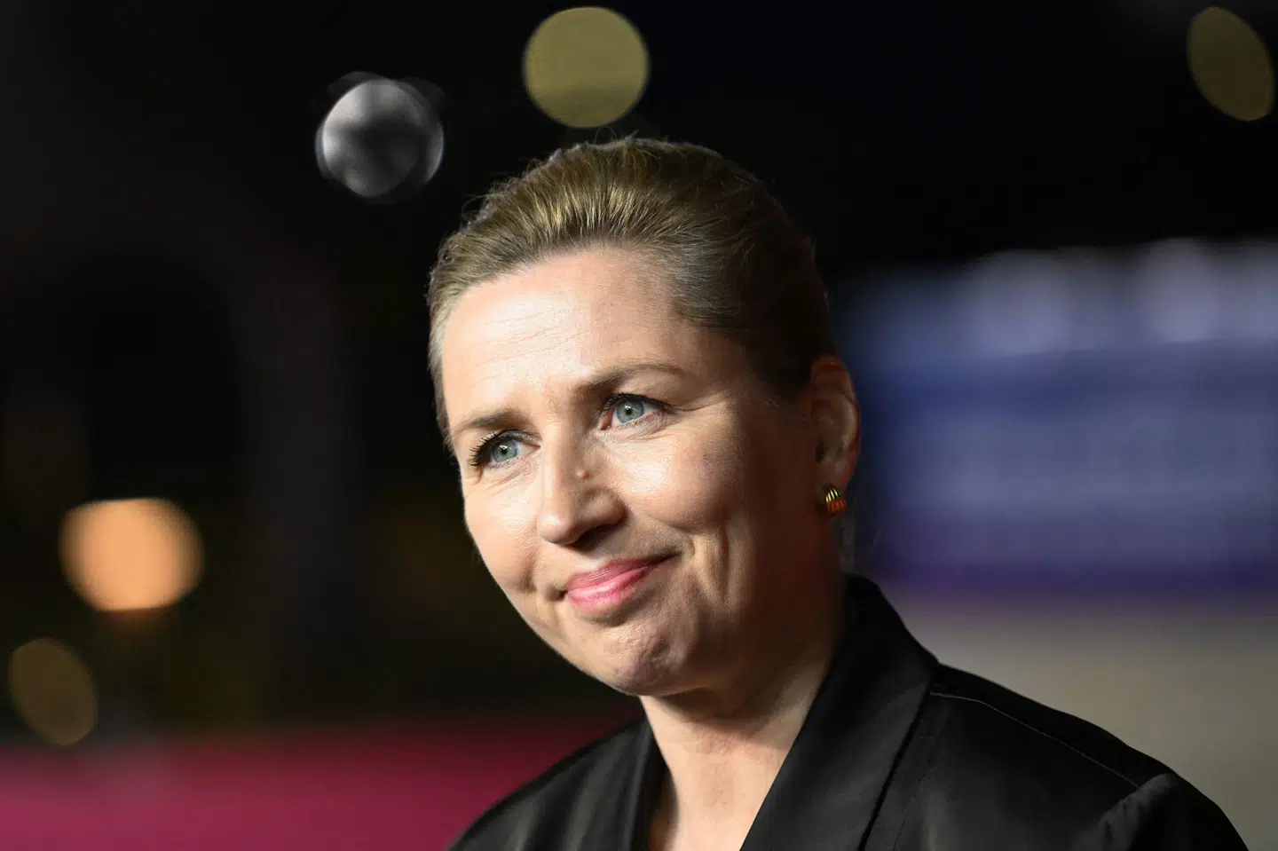 Fungerende statsminister Mette Frederiksen (S) tager godt i mod EU-Kommissionens forslag til, hvordan energipriserne kan dæmpes. Nu skal EU-landens finansministre arbejde videre med de konkrete forslag i maj måned. (Arkivfoto).