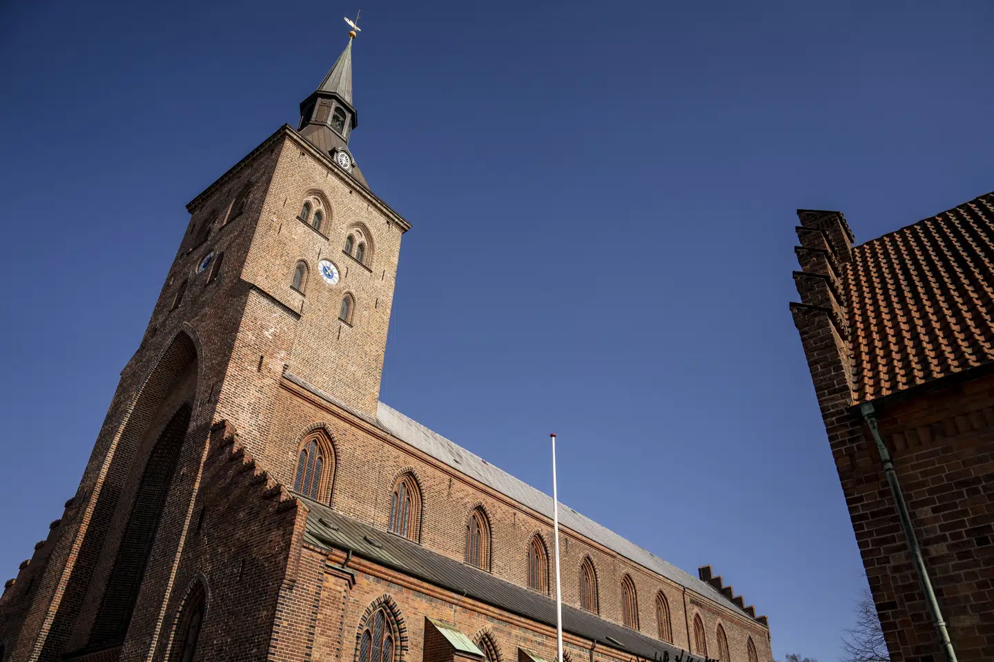 Odense Domkirke inviterer indbyggere i Fyens Stift til at donere guld til et spænde til biskoppens nye kåbe og kalder det "en invitation til fællesskab". (Arkivfoto).