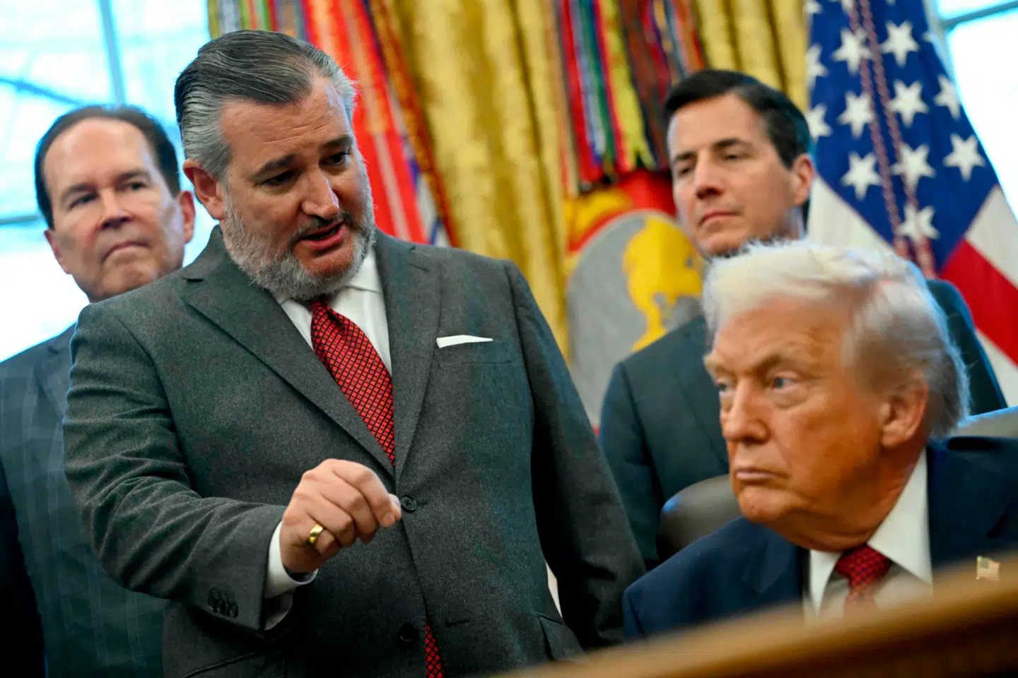 Den amerikanske præsident vil redde flyselskabet Spirit Airlines, men flere store republikanske stemmer rejser kritik af præsidentens seneste investeringsplan.