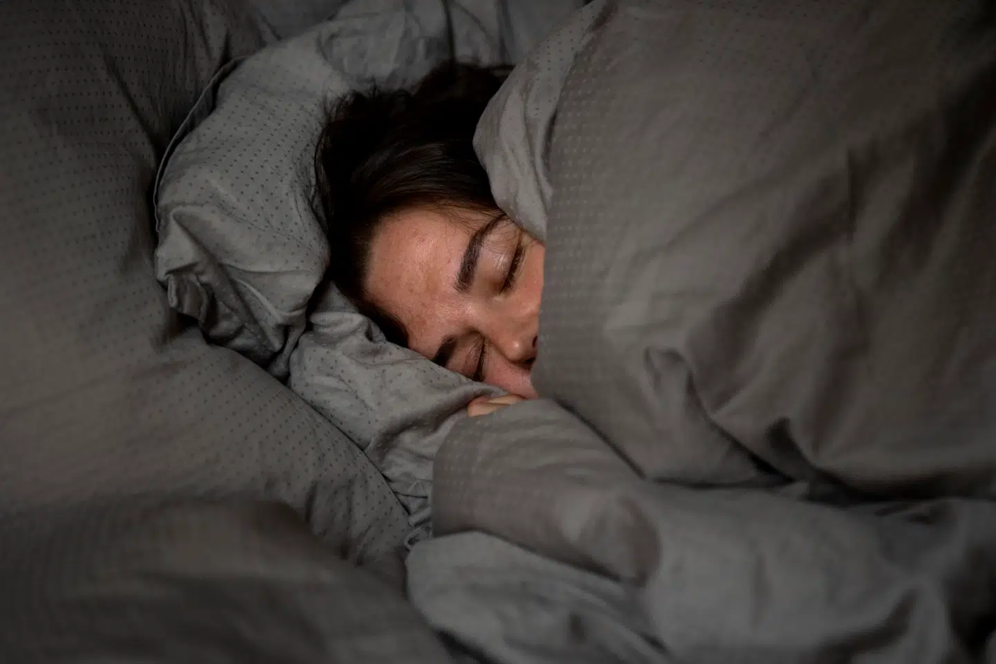 Hver sjette dansker sover dårligt. Det kan de fleste selv gøre noget ved.