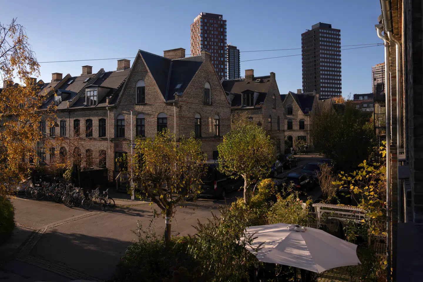 På bare ét år er priserne på ejerlejligheder steget med 25 procent, og eksperter advarer nu om, at markedet kan være ved at løbe løbsk.