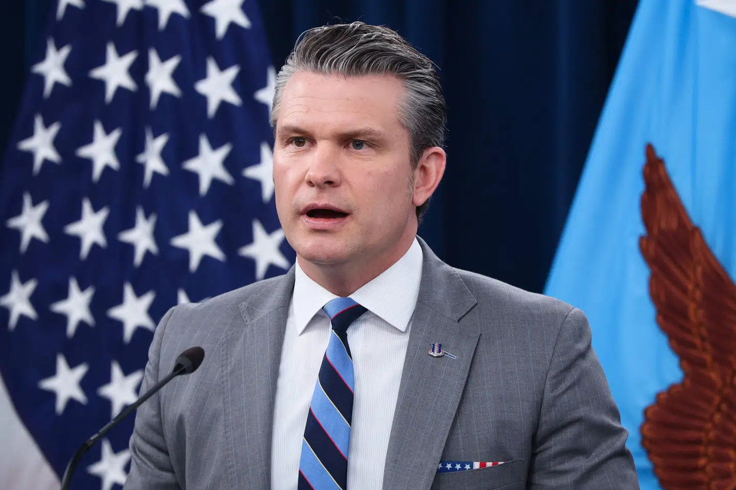 USA's forsvarsminister, Pete Hegseth, holder pressemøde i Pentagon om krigen i Iran og USA's blokade af Hormuzstrædet.
