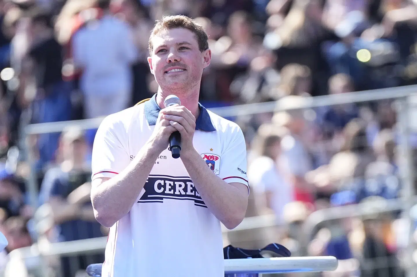 Aarhus' Borgmester, Anders Winnerskjold (S), bød velkommen til årets kapsejlads omkring klokken 13.00 i Universitetsparken i Aarhus.