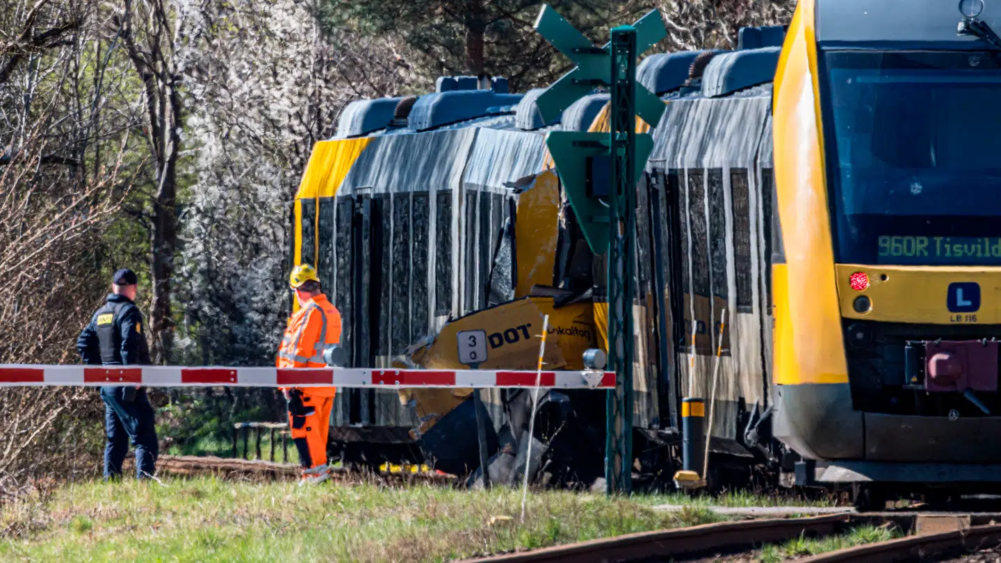 Beredskabet lånte en helikopter af Forsvaret til redningsindsatsen.