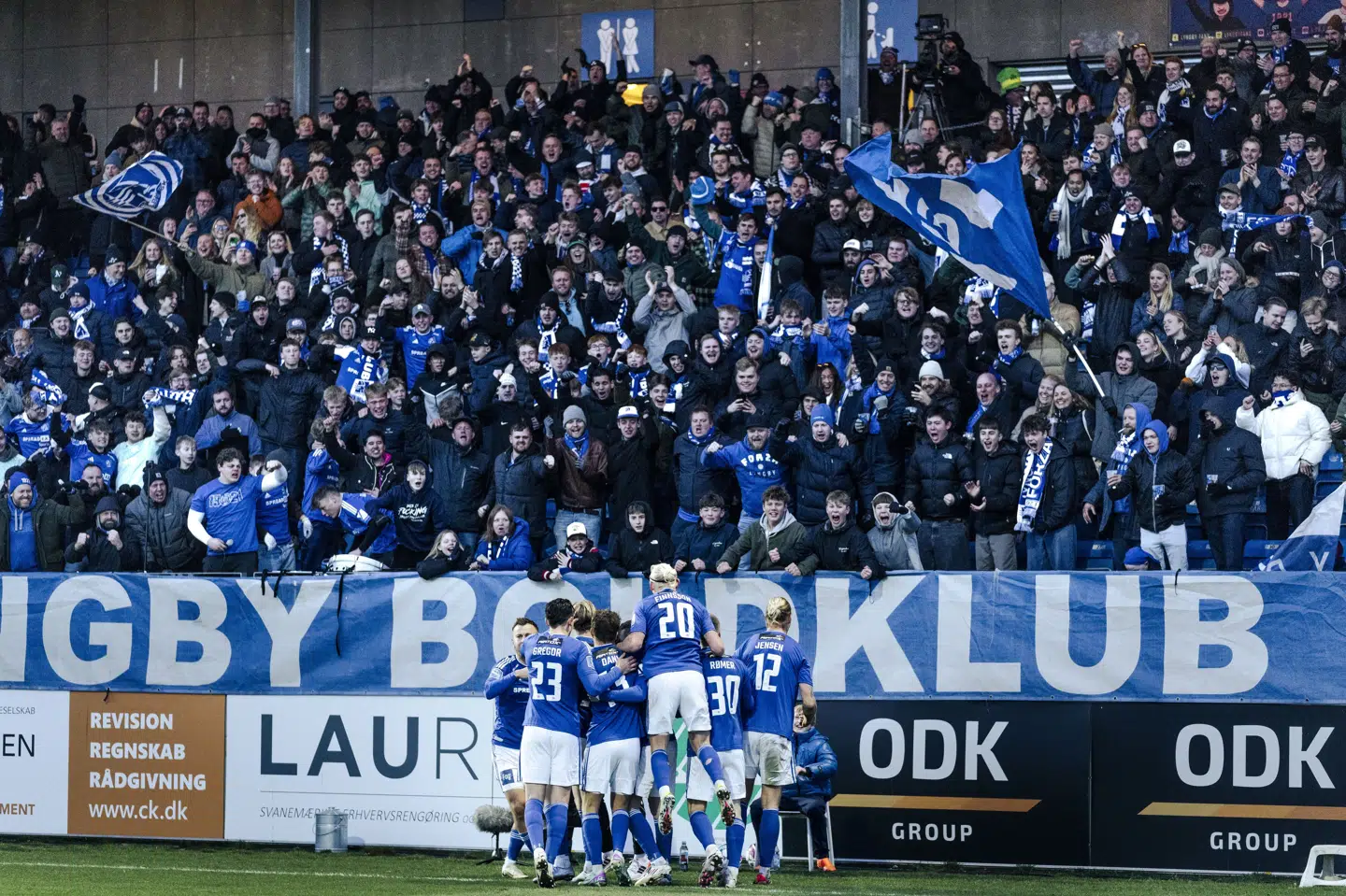Der har været mange jubelscener hos Lyngby-fansene i sæsonen. Fredag aften blev der føjet endnu et festligt kapitel til fortællingen. (Arkivfoto).
