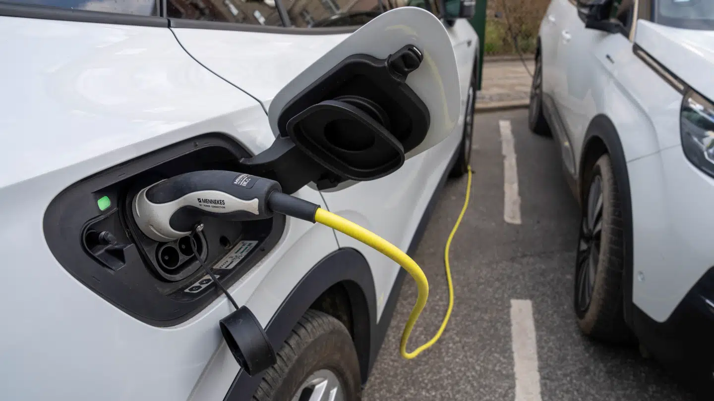 For ejerne af en elbil er der meget billig strøm i weekenden.