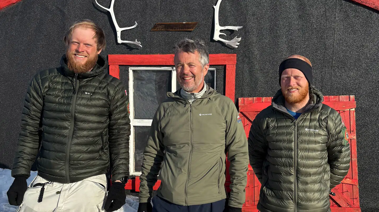 Kong Frederik har i denne uge været i Grønland, hvor han besøgte Siriuspatruljen.